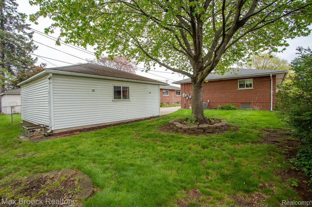 13565 Dixie Redford Charter Township MI 48239