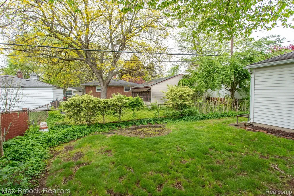 13565 Dixie Redford Charter Township MI 48239