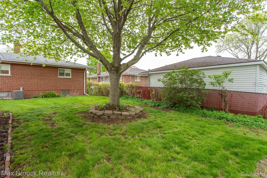 13565 Dixie Redford Charter Township MI 48239