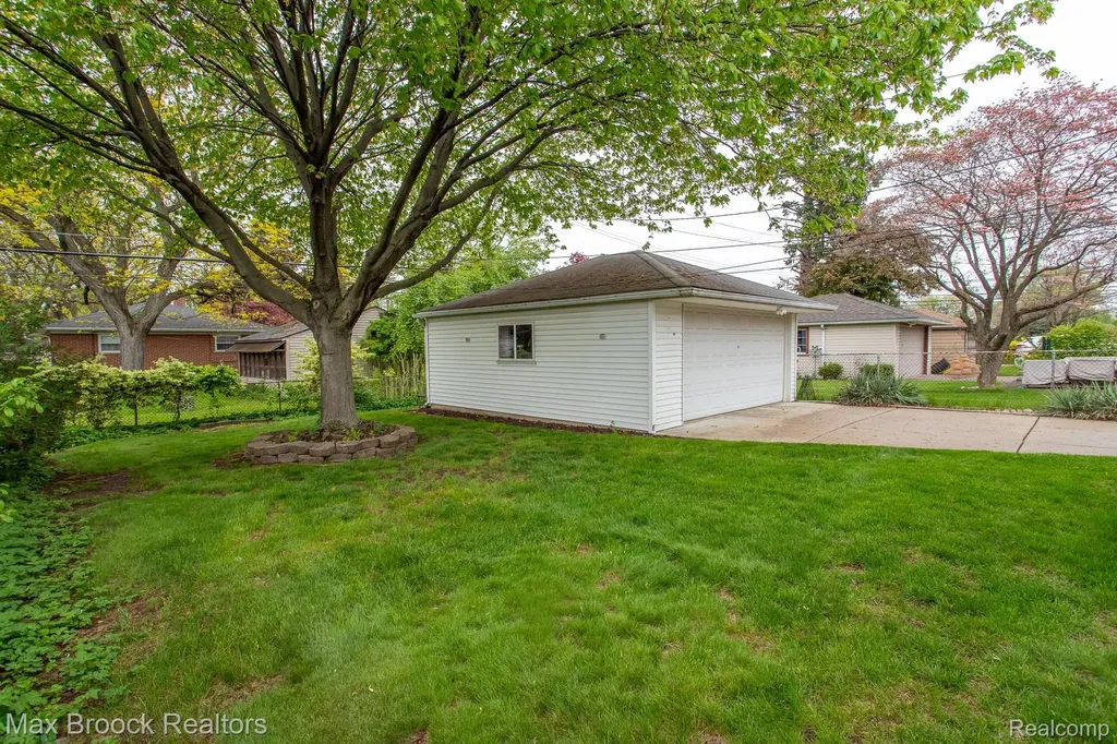 13565 Dixie Redford Charter Township MI 48239