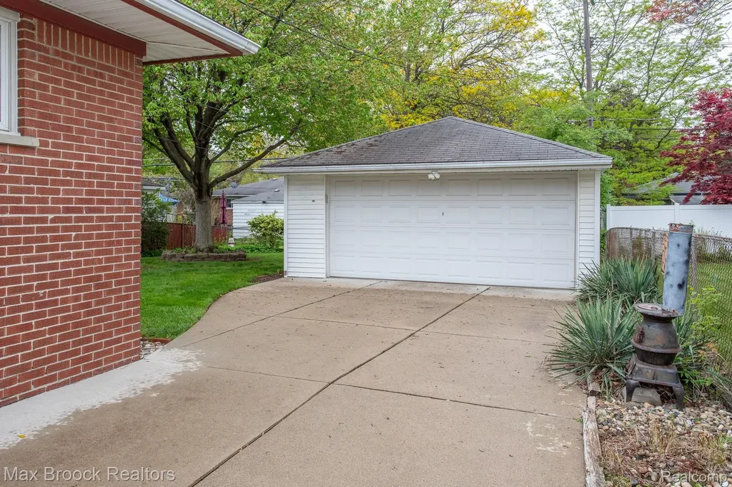 13565 Dixie Redford Charter Township MI 48239