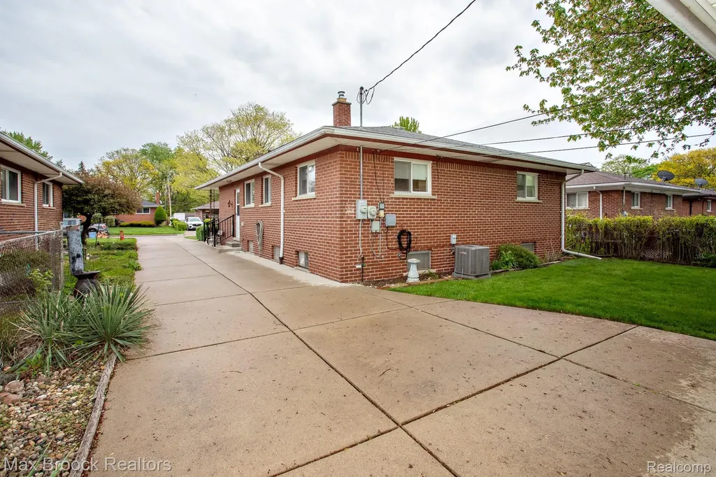 13565 Dixie Redford Charter Township MI 48239