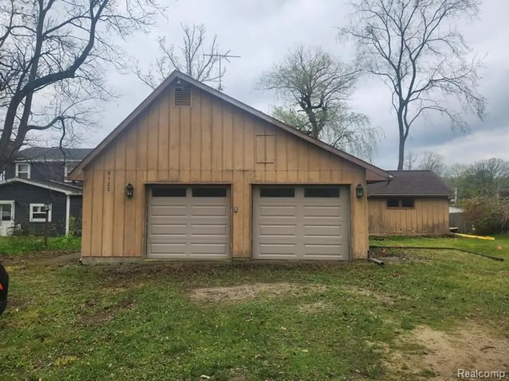 9125 Clinton Street Rose Township MI 48442