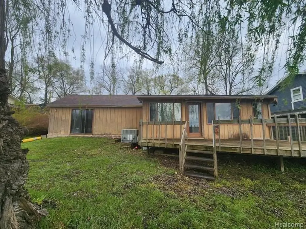 9125 Clinton Street Rose Township MI 48442