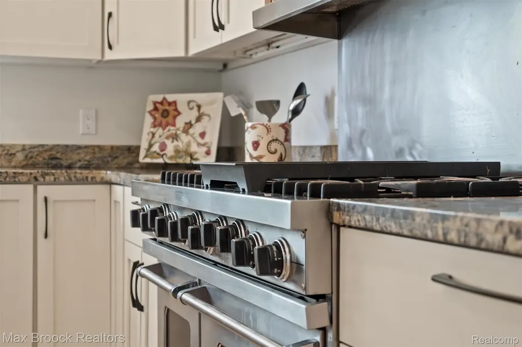 398 Shrewsbury Drive Orion Charter Township MI 48348