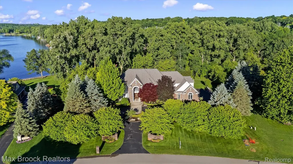 398 Shrewsbury Drive Orion Charter Township MI 48348