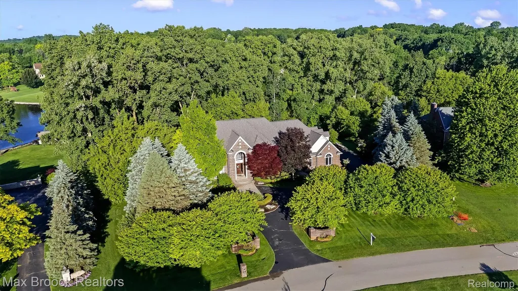 398 Shrewsbury Drive Orion Charter Township MI 48348