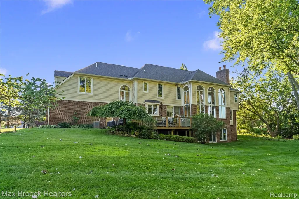 398 Shrewsbury Drive Orion Charter Township MI 48348