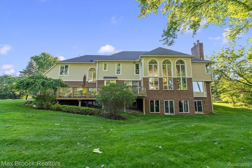 398 Shrewsbury Drive Orion Charter Township MI 48348