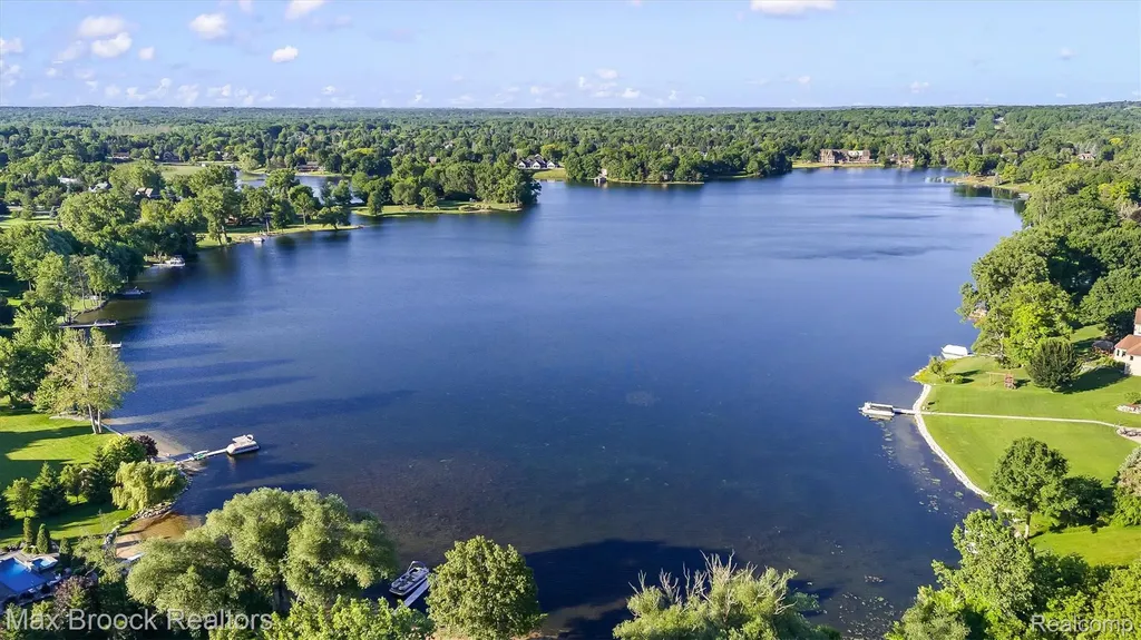 398 Shrewsbury Drive Orion Charter Township MI 48348