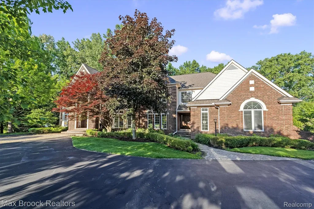 398 Shrewsbury Drive Orion Charter Township MI 48348