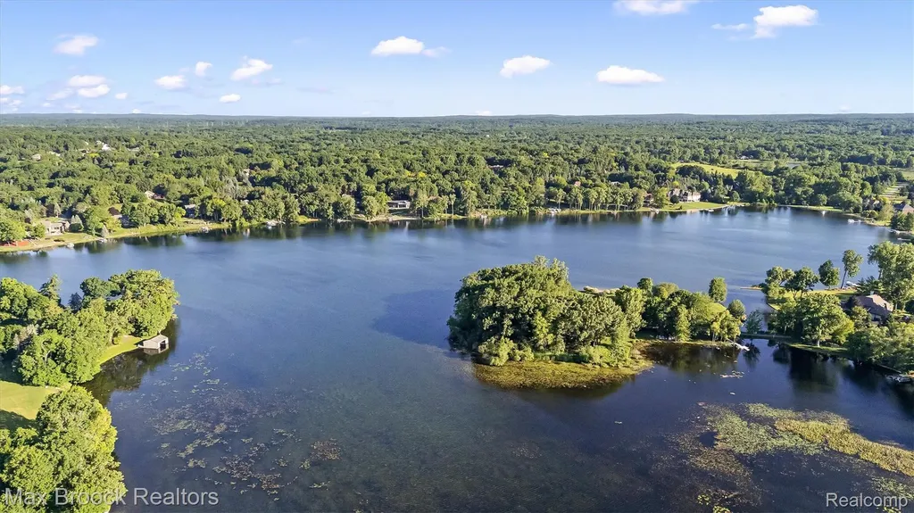398 Shrewsbury Drive Orion Charter Township MI 48348