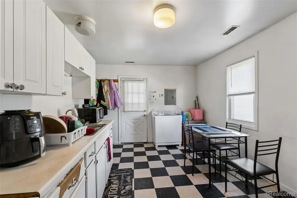 11472 E Lippincott Boulevard Davison Township MI 48423