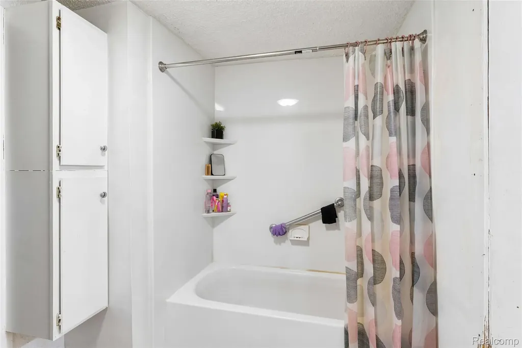 11472 E Lippincott Boulevard Davison Township MI 48423