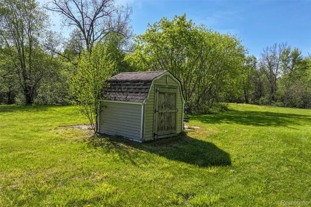 11472 E Lippincott Boulevard Davison Township MI 48423