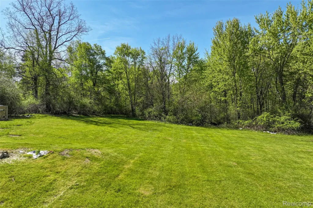 11472 E Lippincott Boulevard Davison Township MI 48423