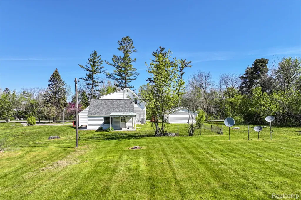 11472 E Lippincott Boulevard Davison Township MI 48423