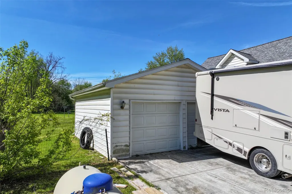 11472 E Lippincott Boulevard Davison Township MI 48423