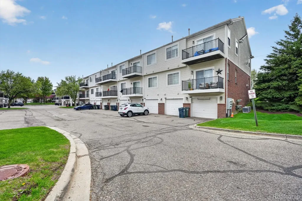 43027 Strand Drive Sterling Heights City MI 48313