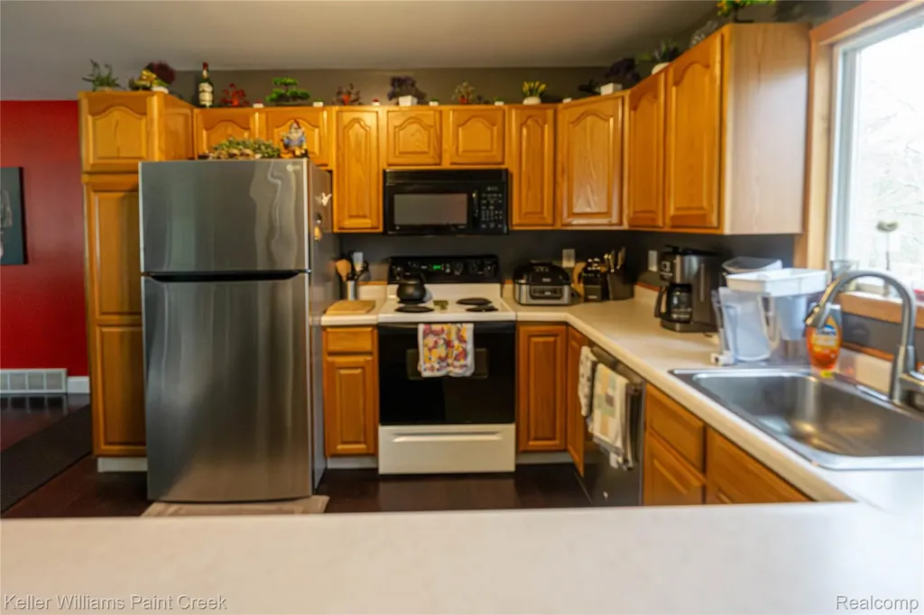 228 Clearview Drive Lyon Township MI 48653