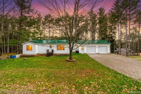 228 Clearview Drive Lyon Township MI 48653