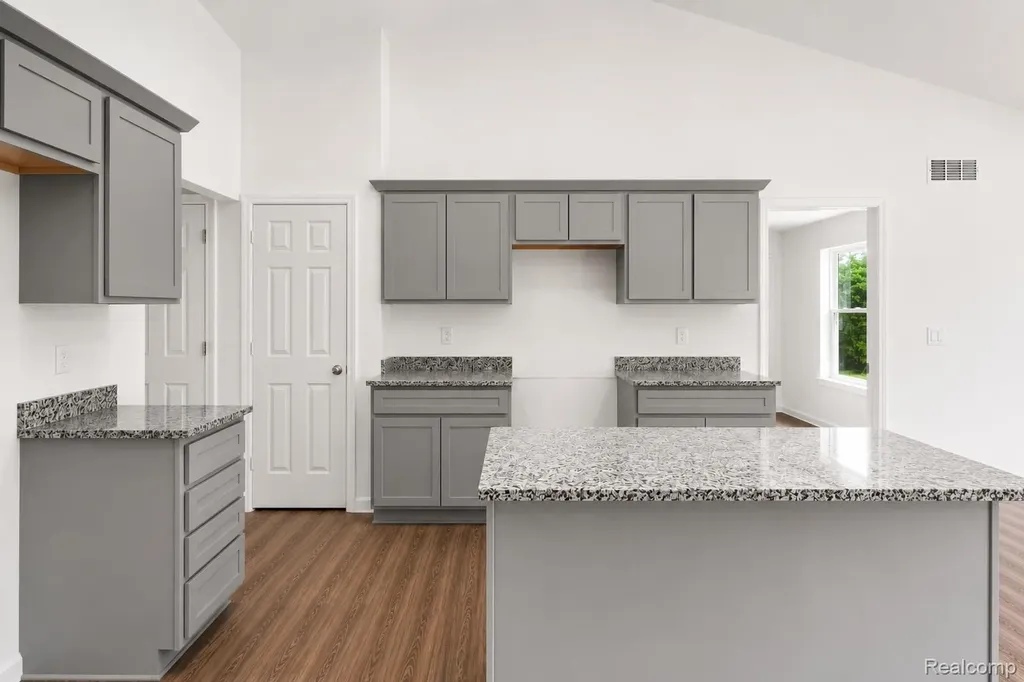 2423 Whisper Ridge Drive Burton City MI 48507