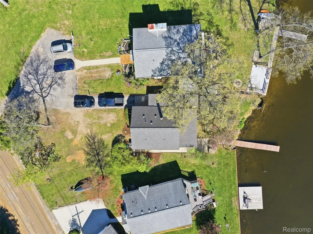 9114 Pontiac Lake Road White Lake Charter Township MI 48386