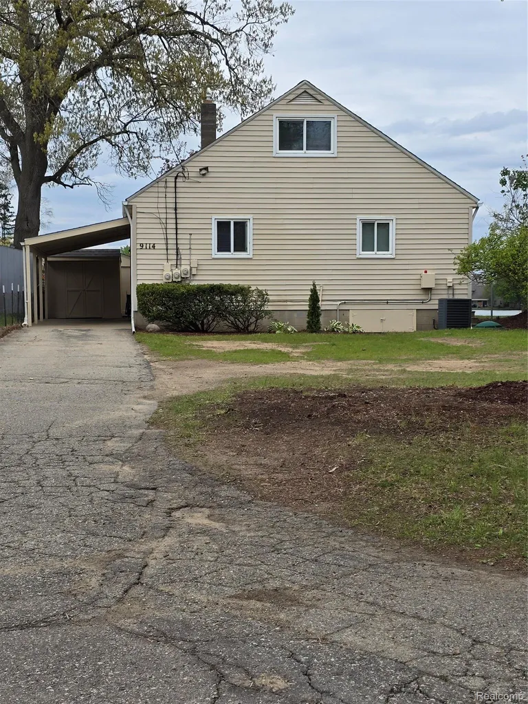 9114 Pontiac Lake Road White Lake Charter Township MI 48386