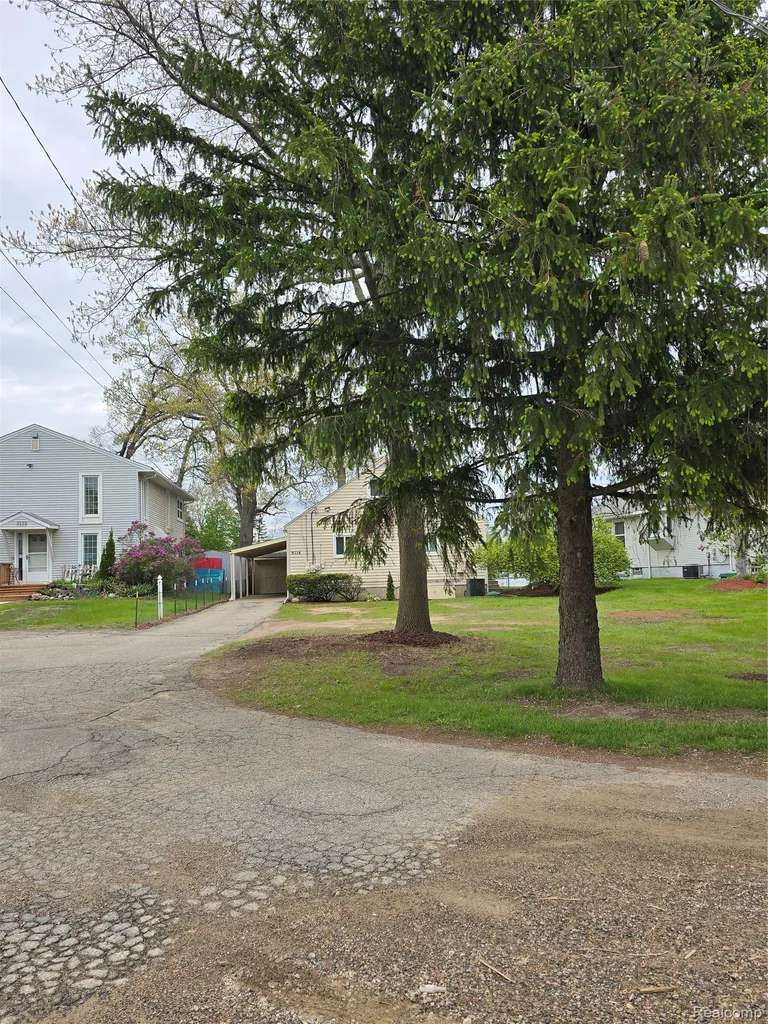 9114 Pontiac Lake Road White Lake Charter Township MI 48386