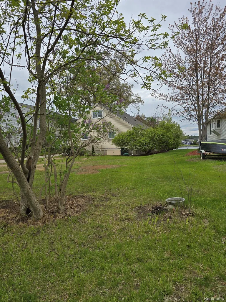 9114 Pontiac Lake Road White Lake Charter Township MI 48386