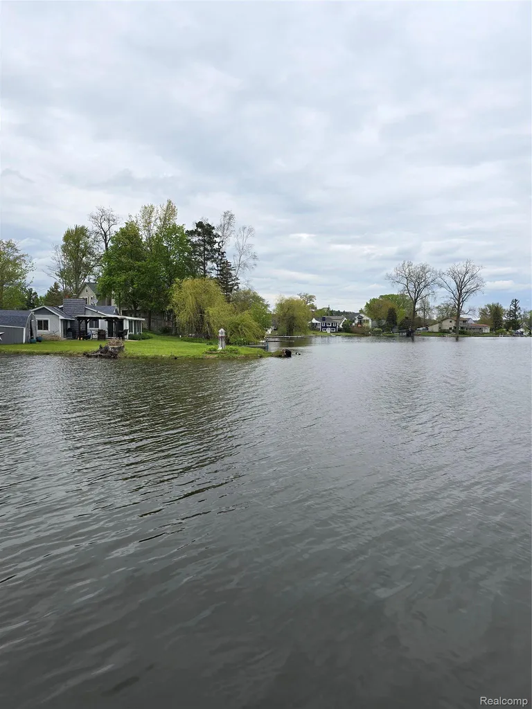 9114 Pontiac Lake Road White Lake Charter Township MI 48386