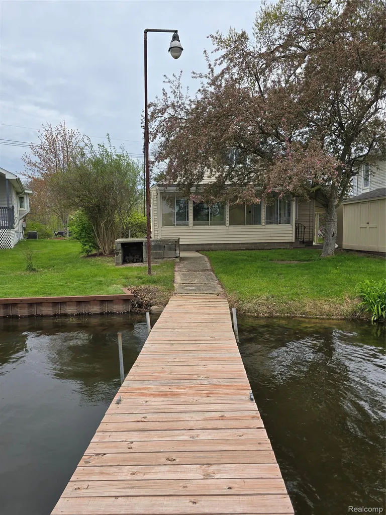 9114 Pontiac Lake Road White Lake Charter Township MI 48386