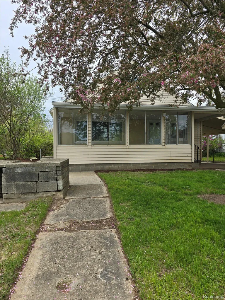 9114 Pontiac Lake Road White Lake Charter Township MI 48386