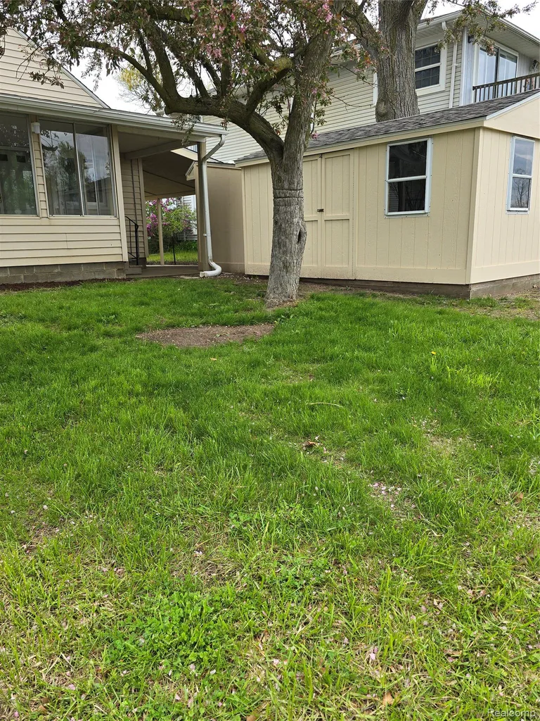 9114 Pontiac Lake Road White Lake Charter Township MI 48386