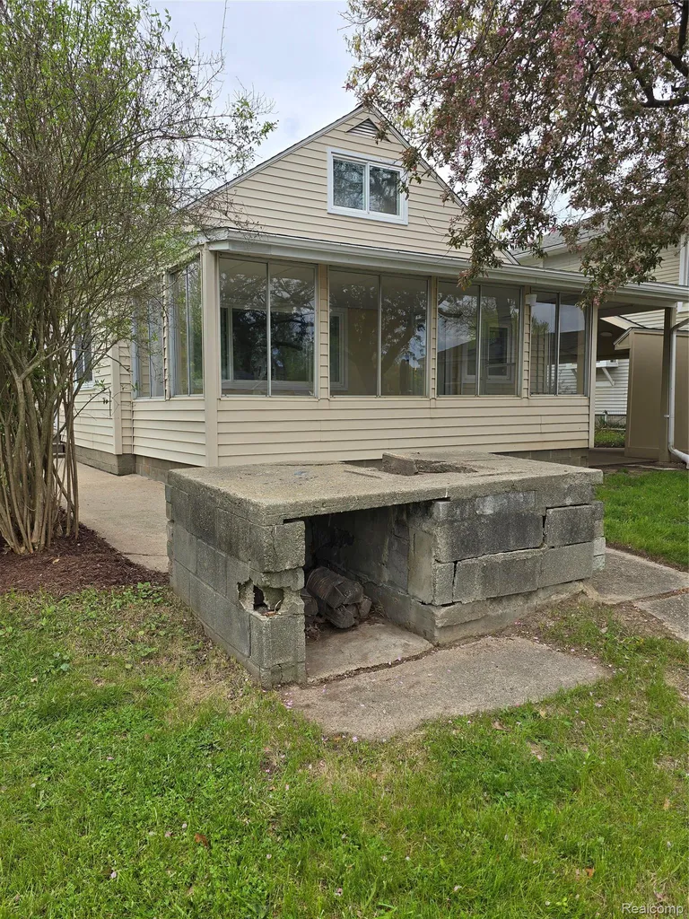 9114 Pontiac Lake Road White Lake Charter Township MI 48386