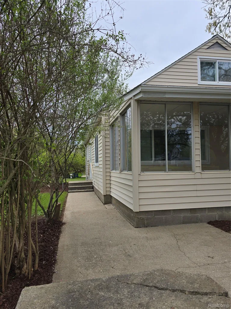 9114 Pontiac Lake Road White Lake Charter Township MI 48386