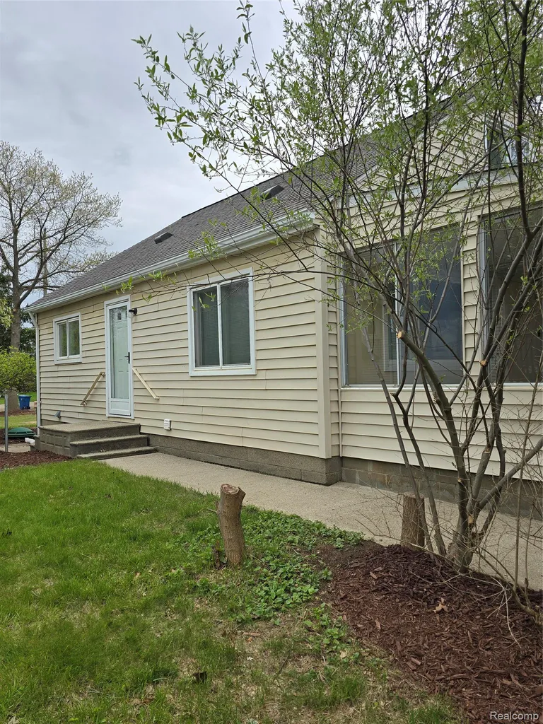 9114 Pontiac Lake Road White Lake Charter Township MI 48386