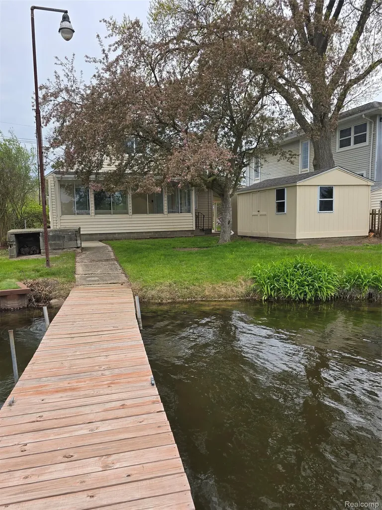 9114 Pontiac Lake Road White Lake Charter Township MI 48386