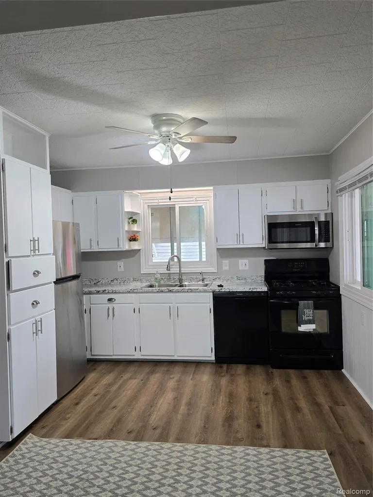 9114 Pontiac Lake Road White Lake Charter Township MI 48386