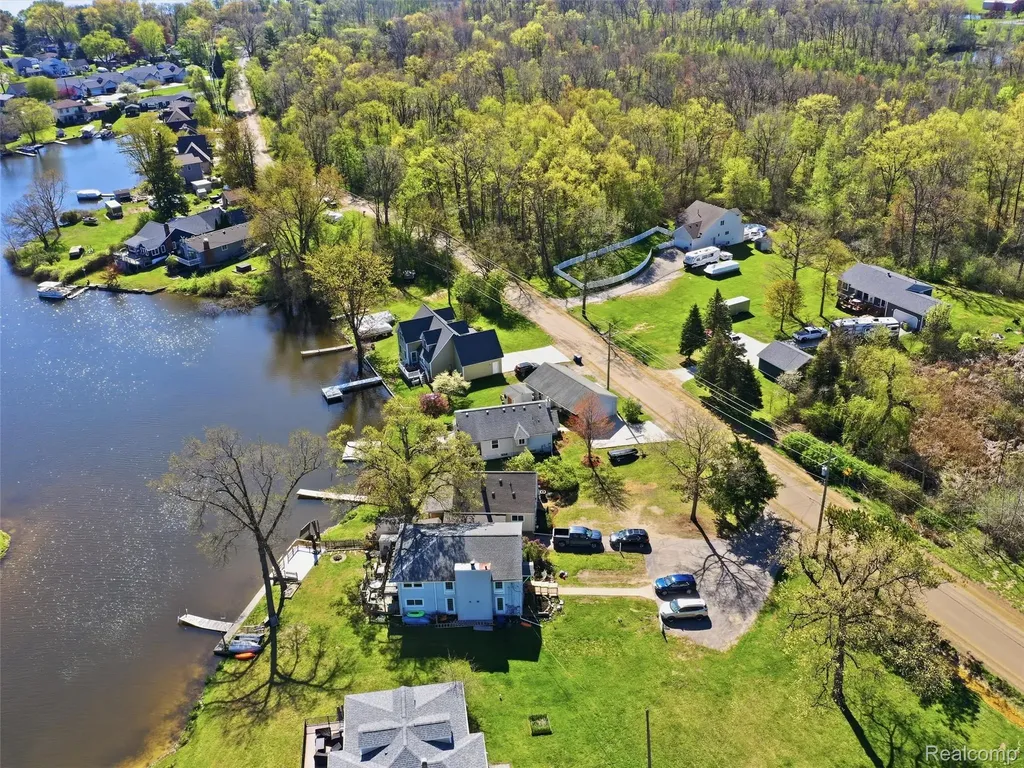 9114 Pontiac Lake Road White Lake Charter Township MI 48386