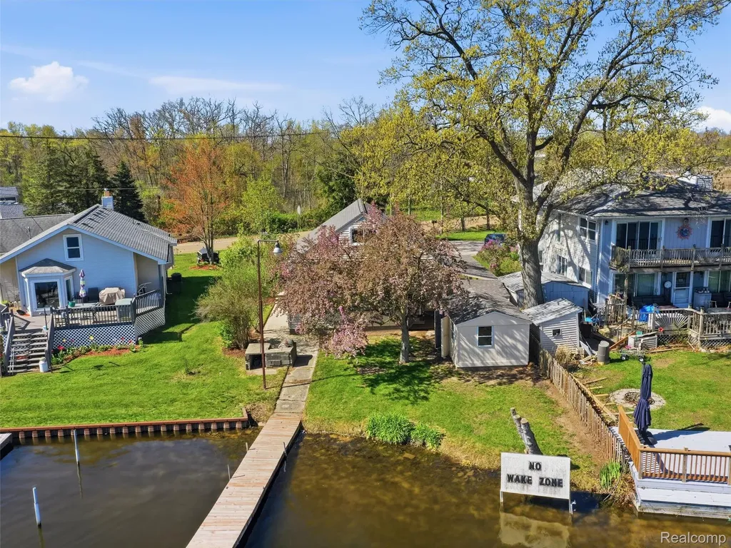 9114 Pontiac Lake Road White Lake Charter Township MI 48386