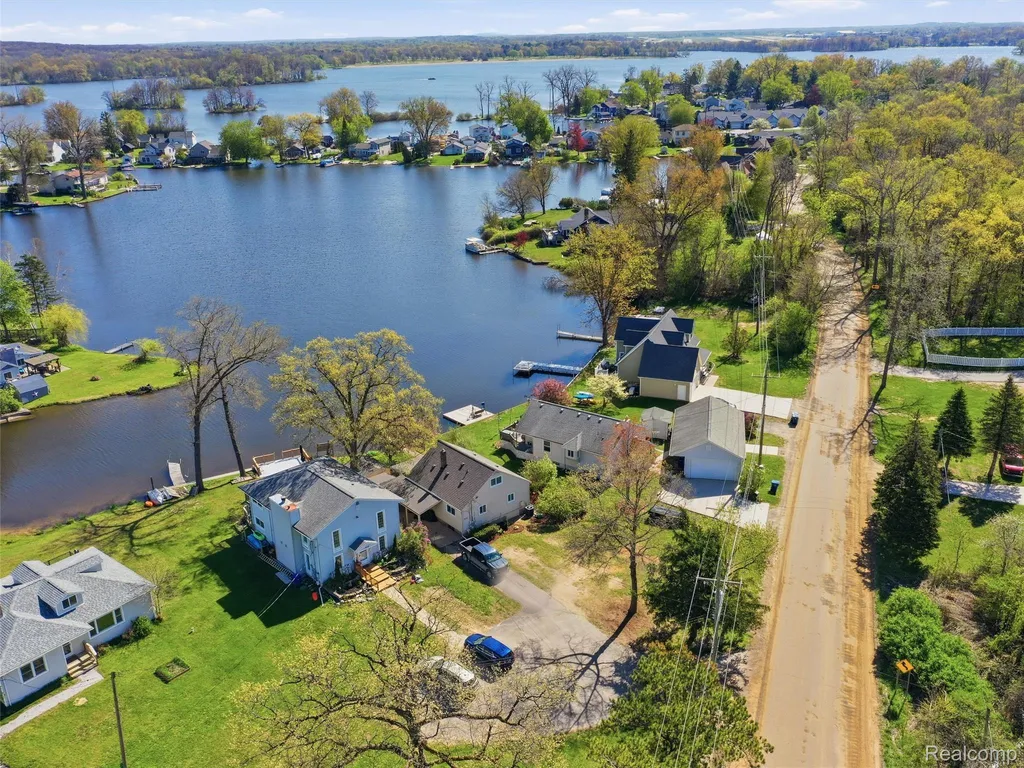 9114 Pontiac Lake Road White Lake Charter Township MI 48386