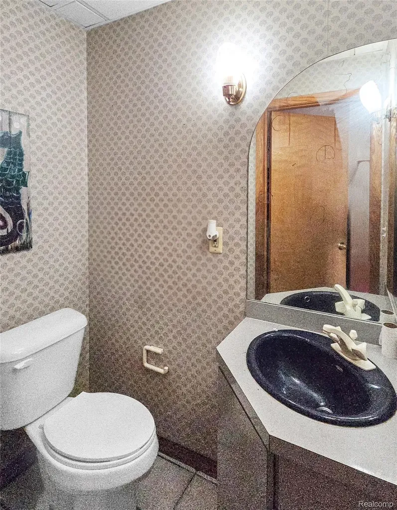 22449 Marine Avenue Eastpointe City MI 48021