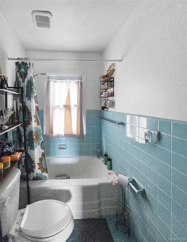 22449 Marine Avenue Eastpointe City MI 48021