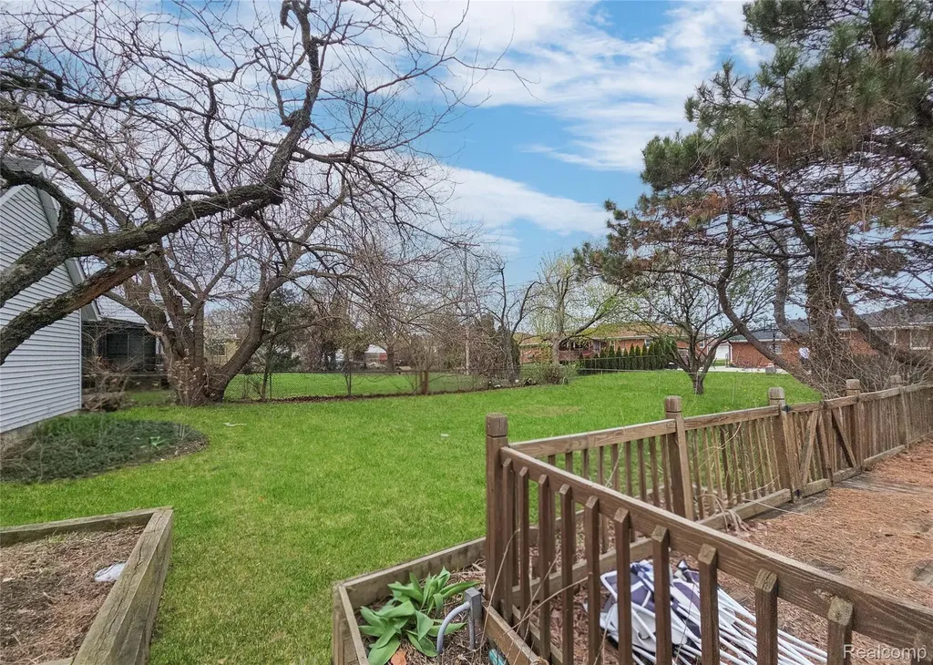 22449 Marine Avenue Eastpointe City MI 48021