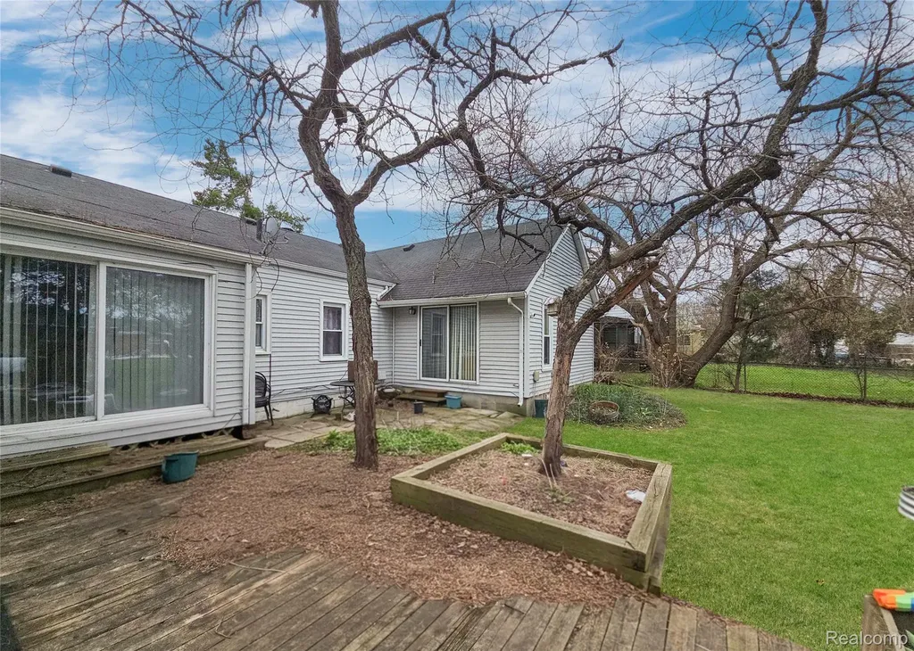 22449 Marine Avenue Eastpointe City MI 48021