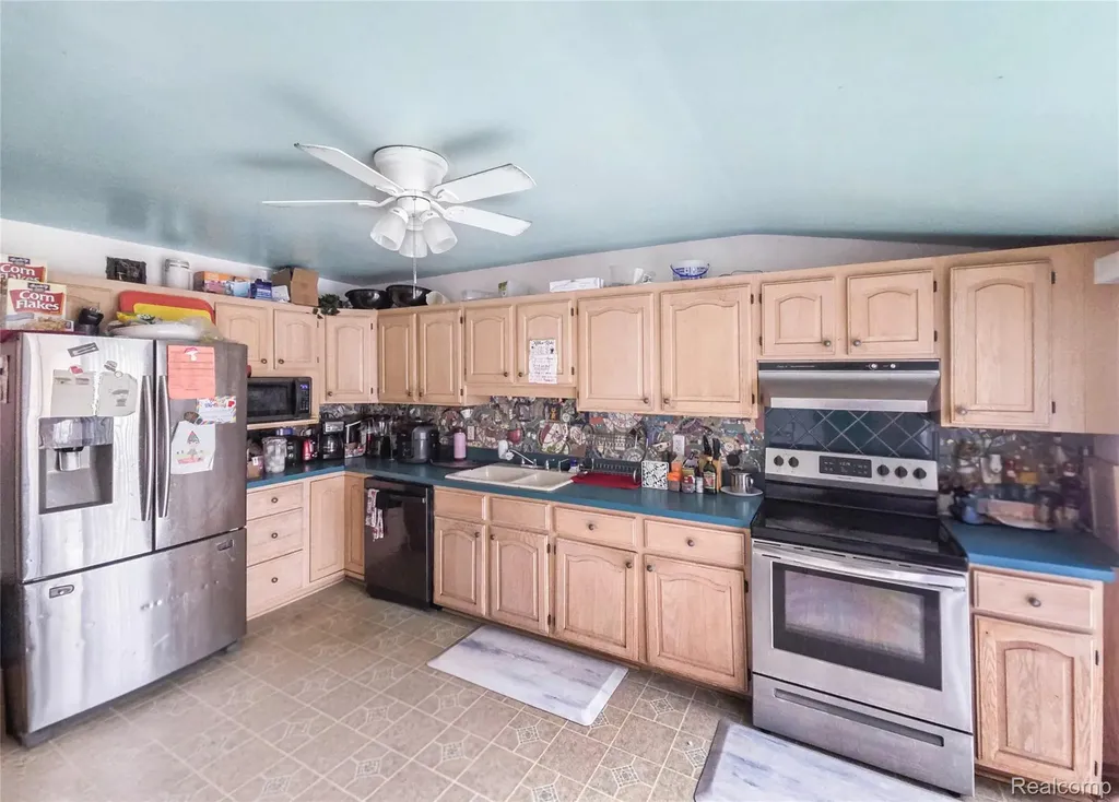 22449 Marine Avenue Eastpointe City MI 48021