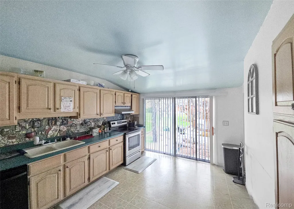 22449 Marine Avenue Eastpointe City MI 48021