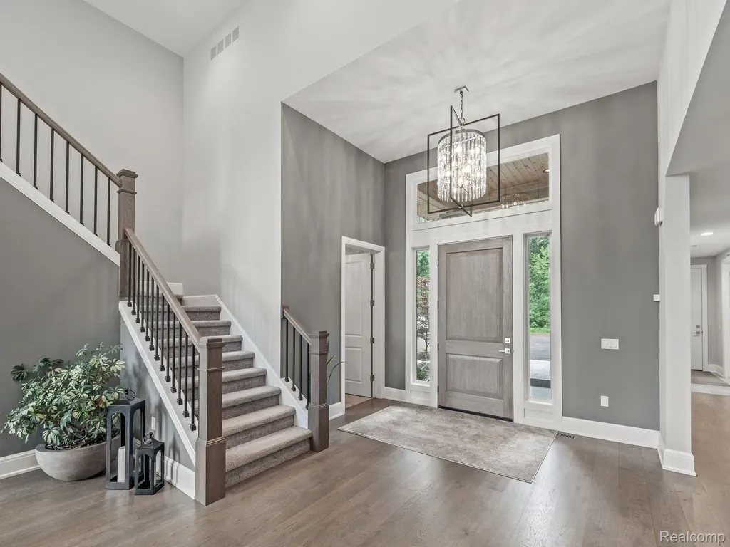 3511 Lakecrest Drive Bloomfield Charter Township MI 48304