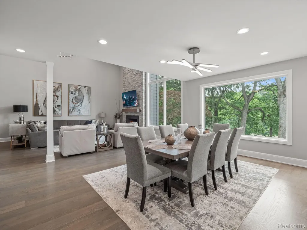 3511 Lakecrest Drive Bloomfield Charter Township MI 48304